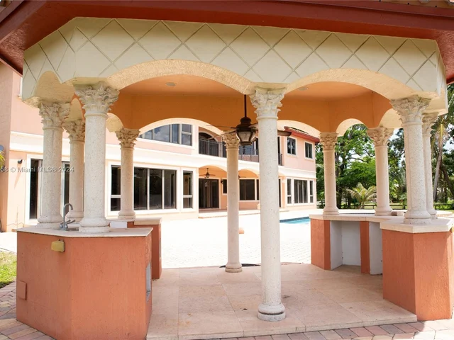 11930 NW 8th St, Plantation FL 33325