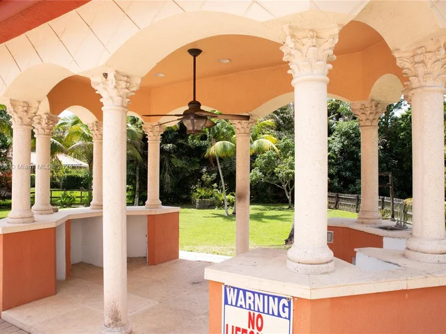 11930 NW 8th St, Plantation FL 33325