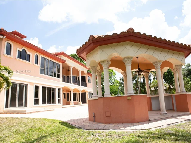 11930 NW 8th St, Plantation FL 33325