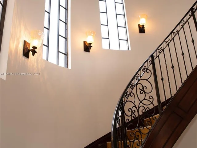 11930 NW 8th St, Plantation FL 33325