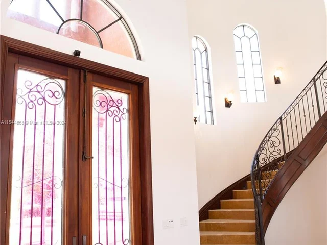 11930 NW 8th St, Plantation FL 33325