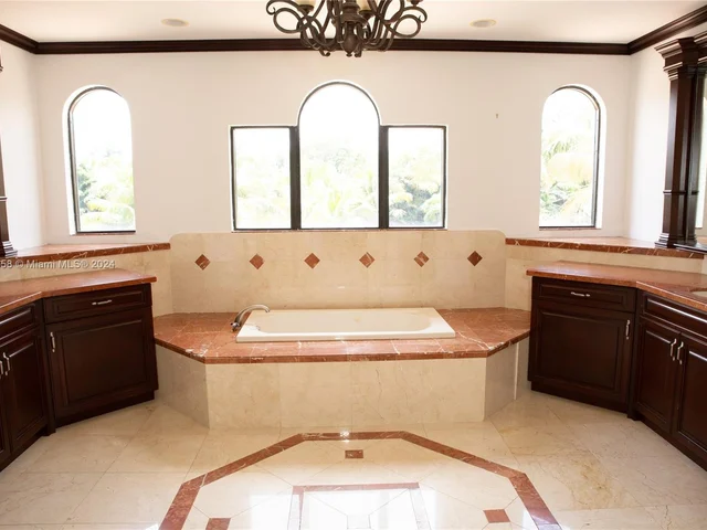 11930 NW 8th St, Plantation FL 33325