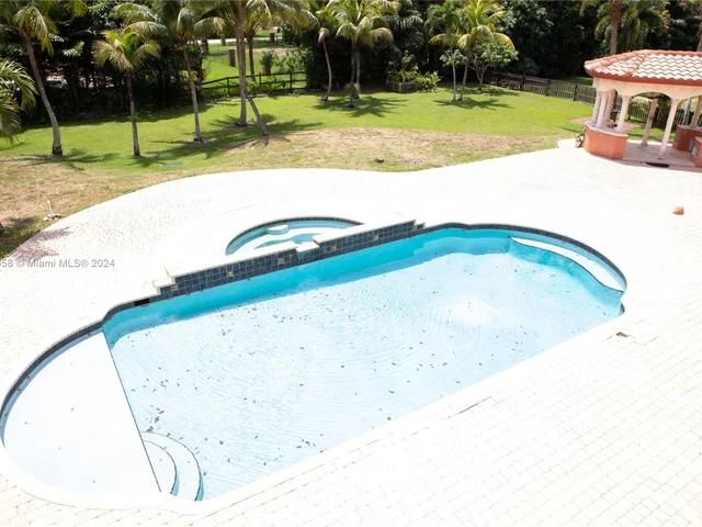 11930 NW 8th St, Plantation FL 33325