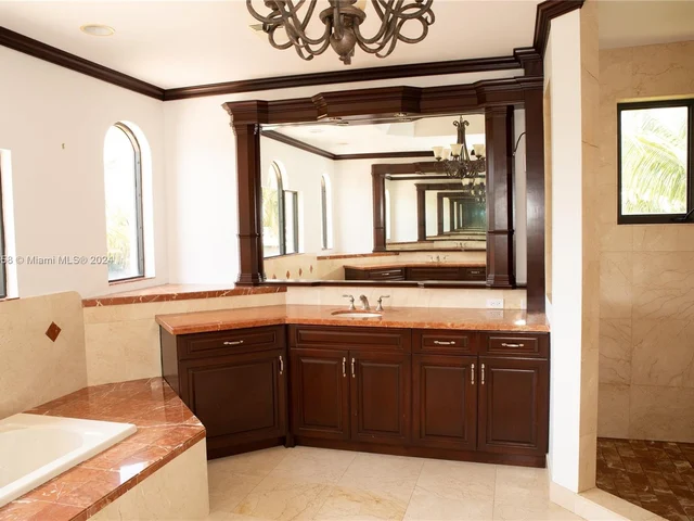 11930 NW 8th St, Plantation FL 33325