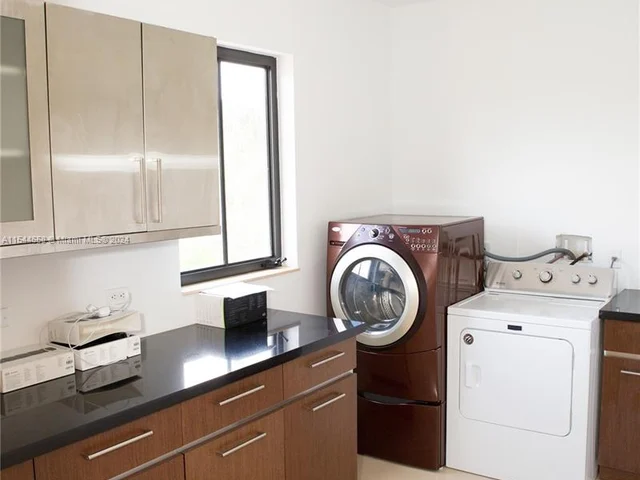 11930 NW 8th St, Plantation FL 33325