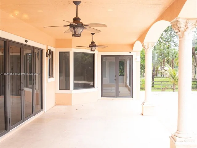 11930 NW 8th St, Plantation FL 33325