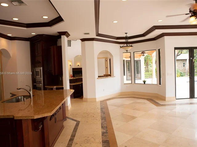 11930 NW 8th St, Plantation FL 33325