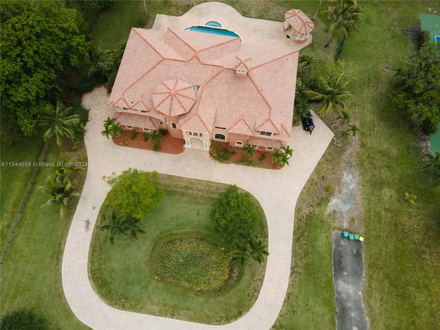 11930 NW 8th St, Plantation FL 33325