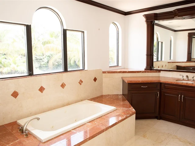 11930 NW 8th St, Plantation FL 33325