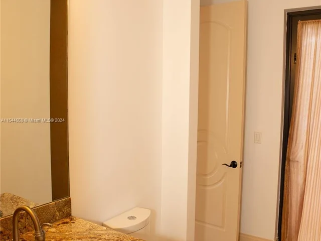 11930 NW 8th St, Plantation FL 33325