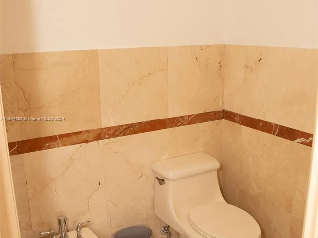 11930 NW 8th St, Plantation FL 33325