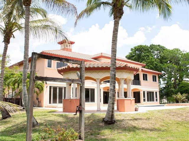 11930 NW 8th St, Plantation FL 33325