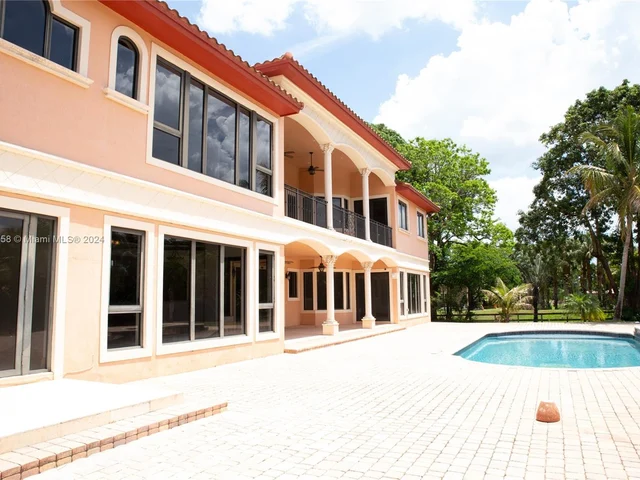 11930 NW 8th St, Plantation FL 33325