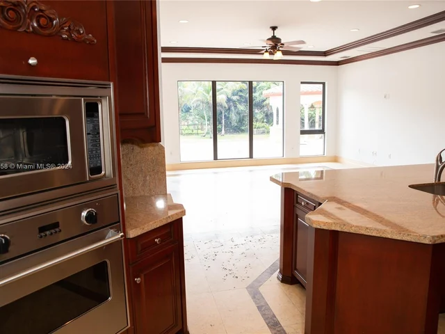 11930 NW 8th St, Plantation FL 33325