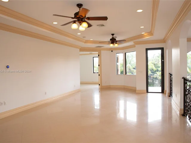 11930 NW 8th St, Plantation FL 33325