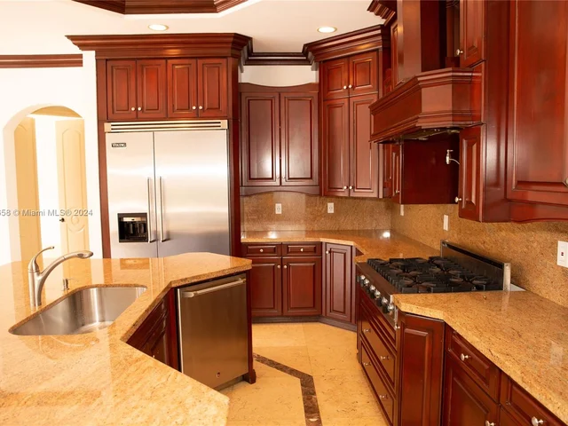 11930 NW 8th St, Plantation FL 33325