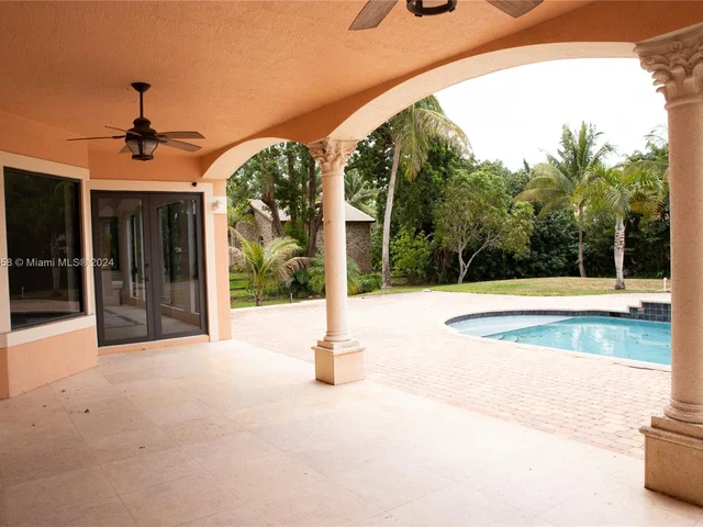 11930 NW 8th St, Plantation FL 33325