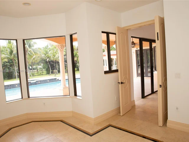 11930 NW 8th St, Plantation FL 33325