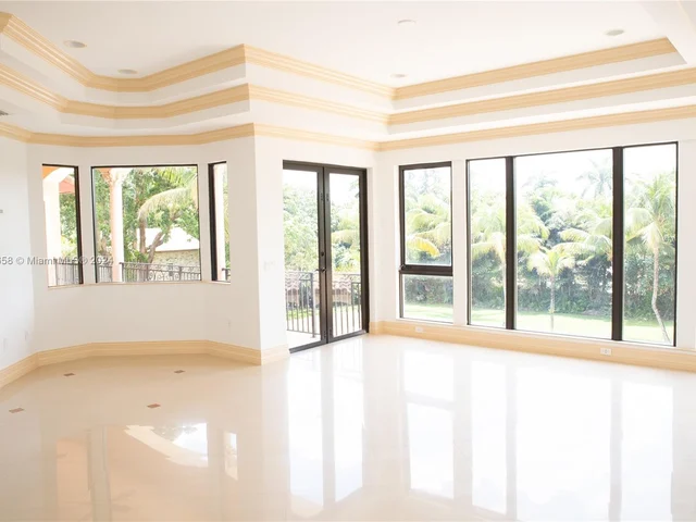 11930 NW 8th St, Plantation FL 33325