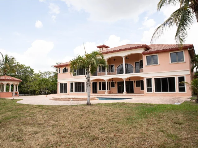 11930 NW 8th St, Plantation FL 33325