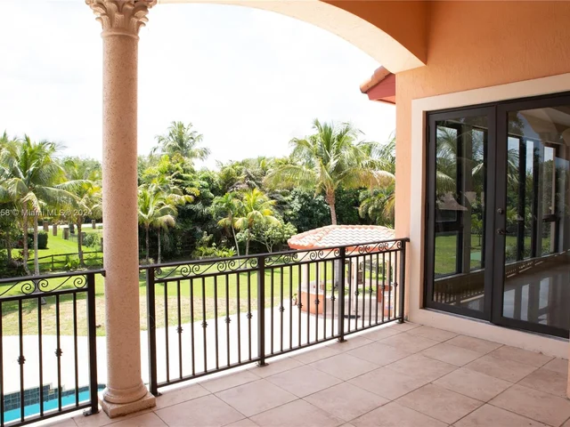 11930 NW 8th St, Plantation FL 33325