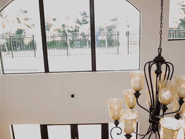 11930 NW 8th St, Plantation FL 33325