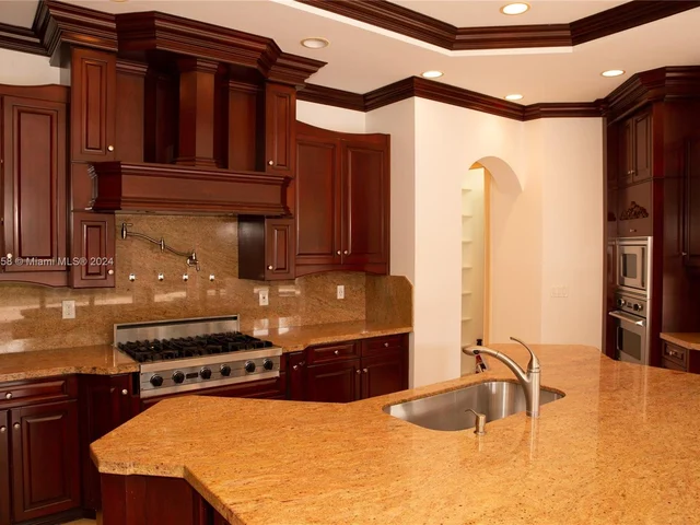 11930 NW 8th St, Plantation FL 33325