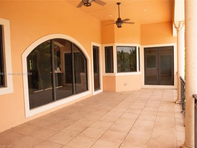 11930 NW 8th St, Plantation FL 33325