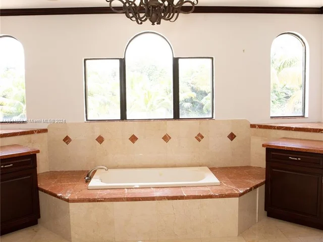 11930 NW 8th St, Plantation FL 33325