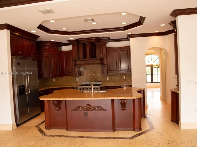 11930 NW 8th St, Plantation FL 33325