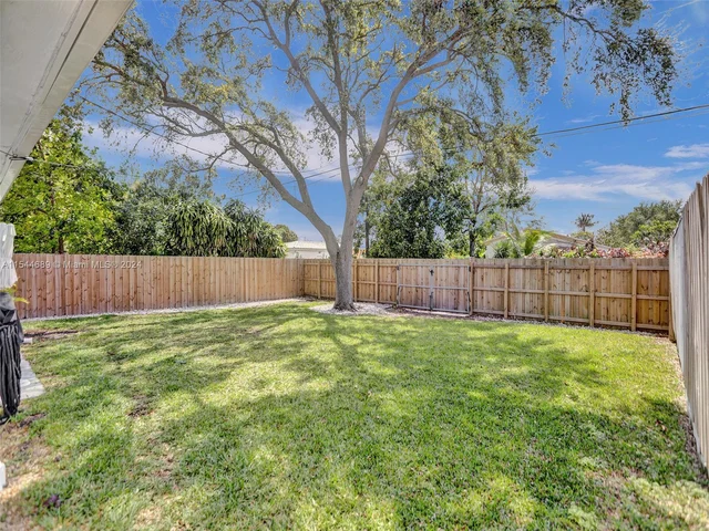 1820 NE 182nd St, North Miami Beach FL 33162