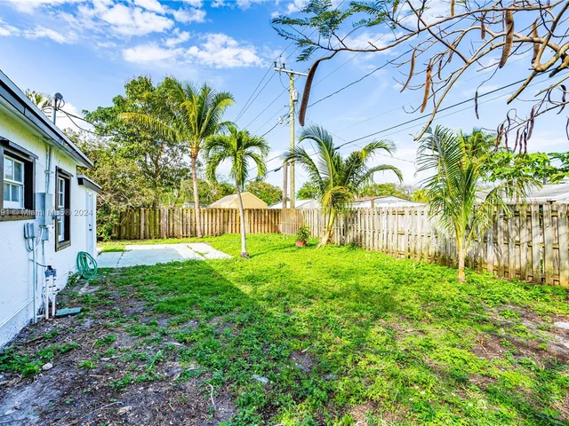 2680 NE 12th Ave, Pompano Beach FL 33064