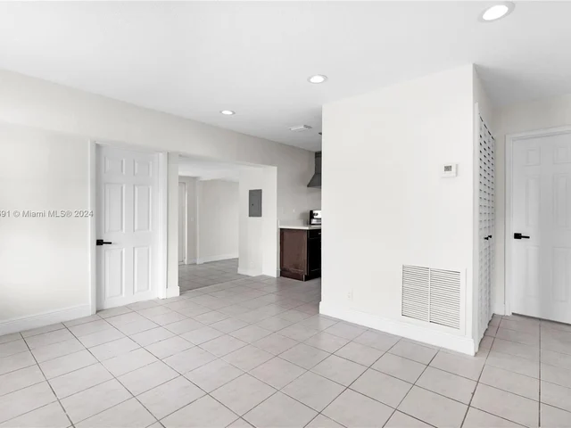 2680 NE 12th Ave, Pompano Beach FL 33064