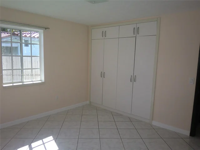 726 SW 5th Ct, Hallandale Beach FL 33009