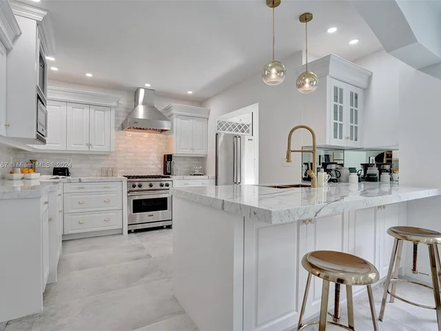 6355 Lagorce Dr, Miami Beach FL 33141