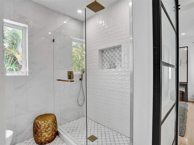 6355 Lagorce Dr, Miami Beach FL 33141