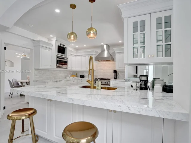 6355 Lagorce Dr, Miami Beach FL 33141