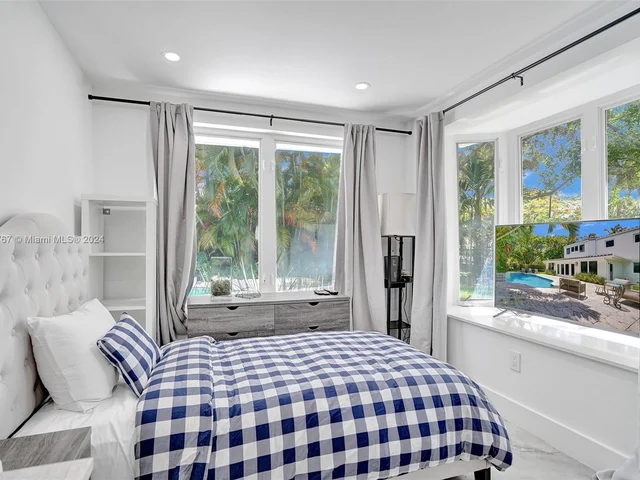 6355 Lagorce Dr, Miami Beach FL 33141