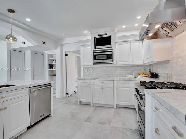 6355 Lagorce Dr, Miami Beach FL 33141