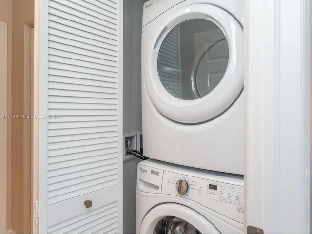 5250 NW 84th Ave, Doral FL 33166