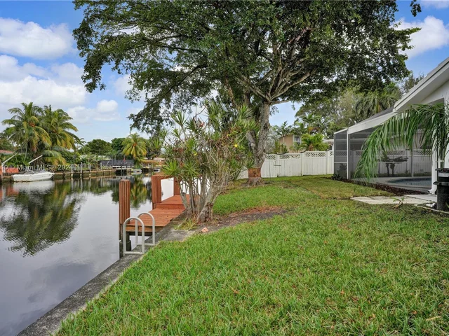 1861 NW 36th St, Oakland Park FL 33309