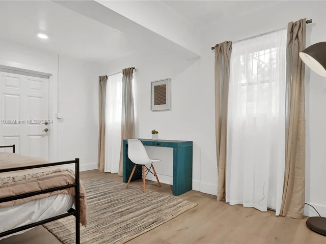 1861 NW 36th St, Oakland Park FL 33309