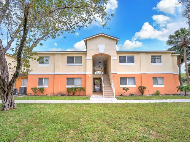 3630 N 56th Ave # 323, Hollywood FL 33021