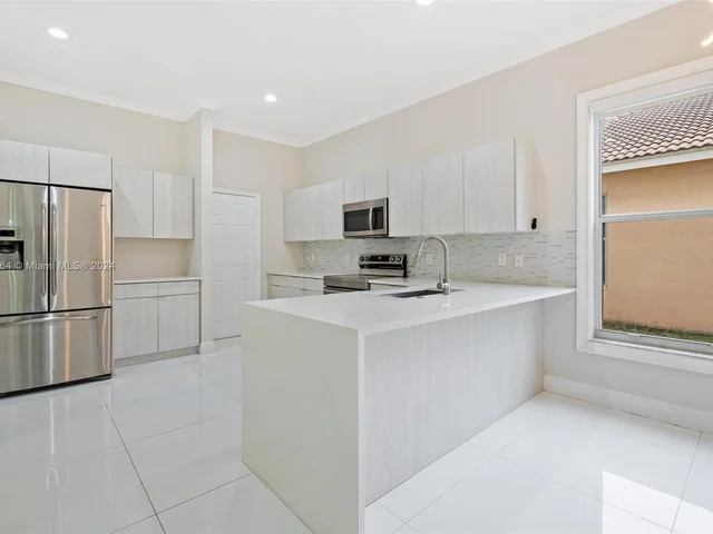 2012 Harbor View Cir, Weston FL 33327