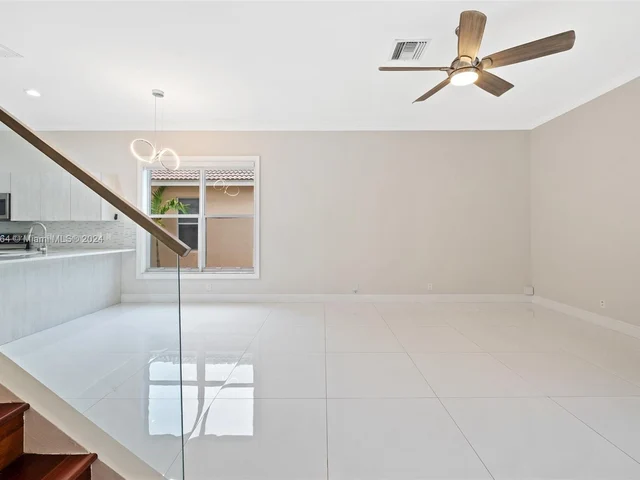 2012 Harbor View Cir, Weston FL 33327