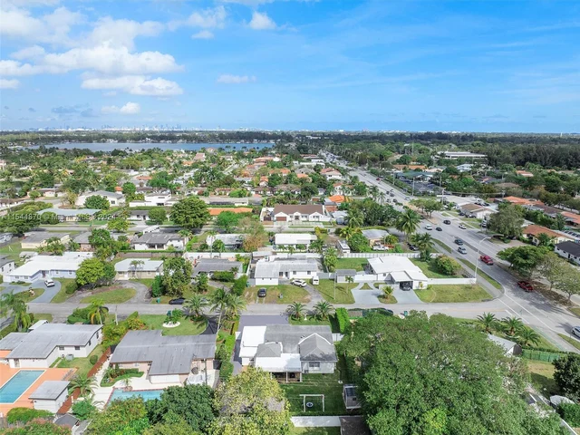 5558 SW 89th Pl, Miami FL 33165