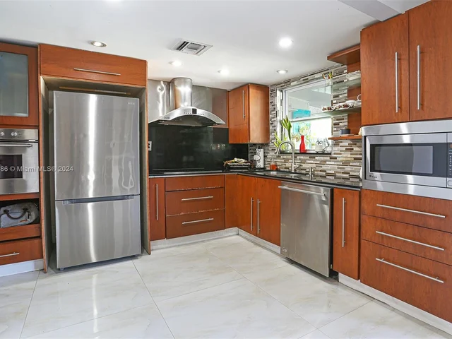 1611 SW 124th Place Concourse, Miami FL 33175