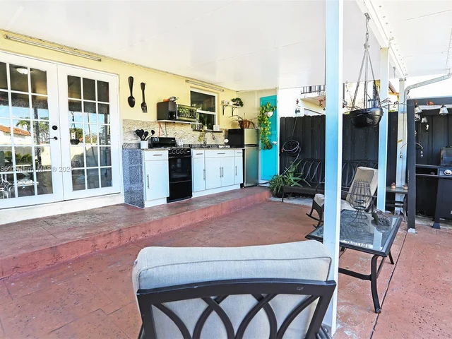 1611 SW 124th Place Concourse, Miami FL 33175