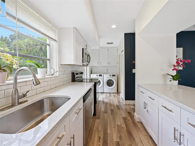 205 S 57th Ter, Hollywood FL 33023