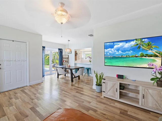 205 S 57th Ter, Hollywood FL 33023